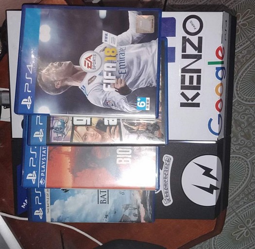 PS4 NORMALE, + compte PS+ 3MOIS ACTIF