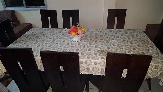 Table à manger et 8 chaises