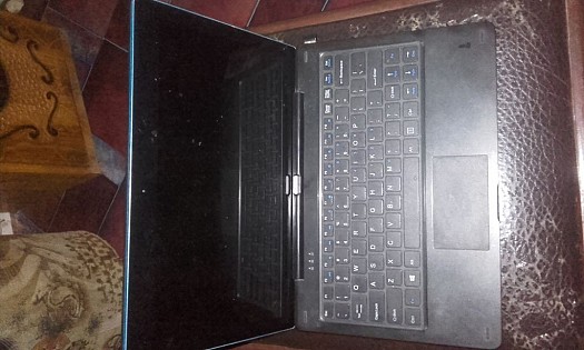laptop mini et tablette en meme temp