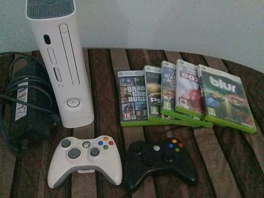 XBOX 360 + Manettes + Jeux