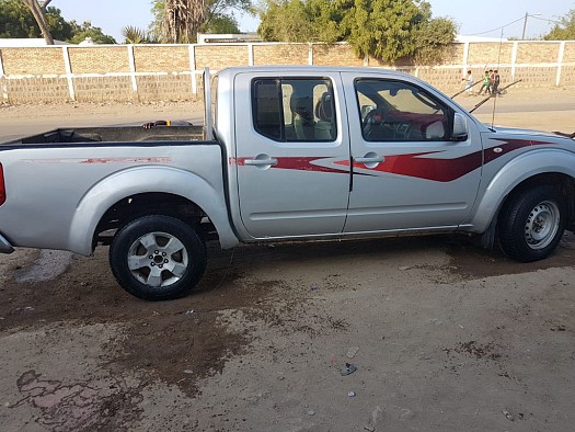 PICK-UP Nissan Navara Modèle 2012 en bon état