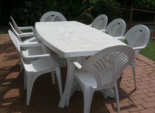 Ensemble de Table plastique avec 4 chaises neuf
