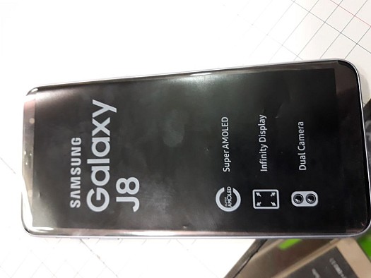 Samsung galaxy J8