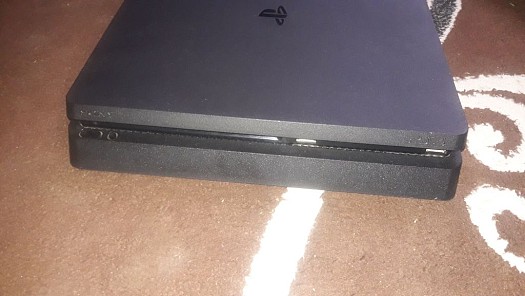 Console PS4 neuf et cd par votre choix