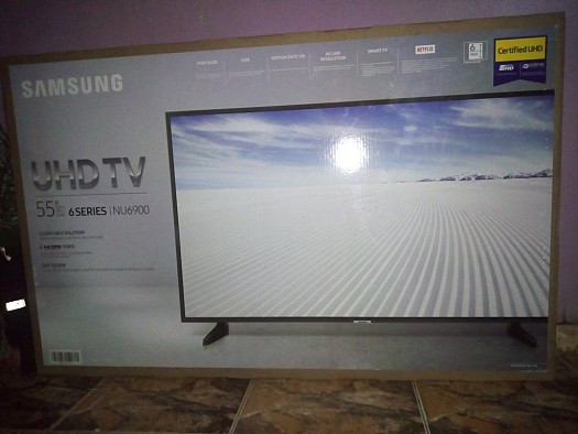 Télévision Samsung 55" Class NU6900 Smart 4K UHD TV (2018)