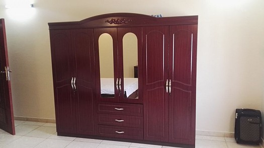 Tres Belle Chambre A Coucher Double Lit Avec 2 Chevets Armoire 6 Battants Dont 2 Avec Miroir Et 3 Tiroirs Coiffeuse Un Beau Salon A Djibouti