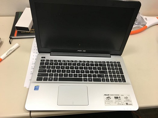 Laptop ASUS R556L