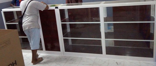 Table en aluminium pas cher avec 3 etageres