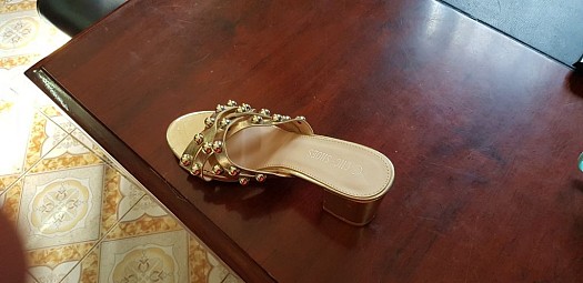 Chaussures dorées