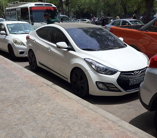 Voiture HYUNDAI ELENTRA