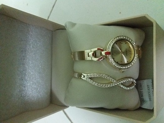 Montre avec bracelet vip pour femme
