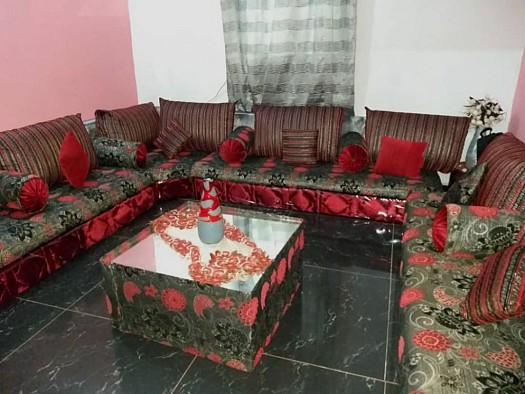 Salon saoudi en tres bon etat couleur gris rouge