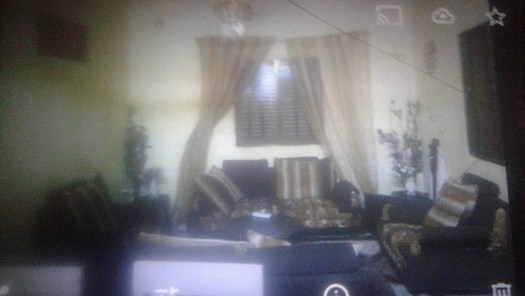 Salon marocain et tables basses marron