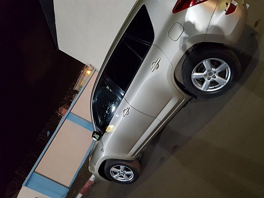 Toyota RAV 4 de Couleur Dorée