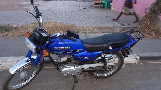 Moto Suzuki ax 100