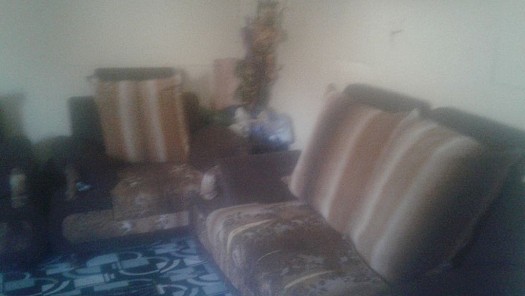 Salon marocain et tables basses marron