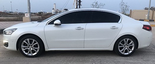 Véhicule luxe PEUGEOT 508