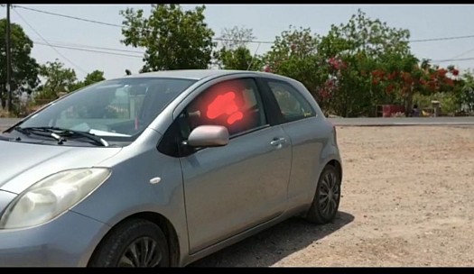 Véhicule Toyota Yaris bleu/gris