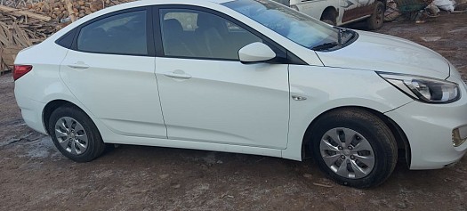 Hyundai accent 2015