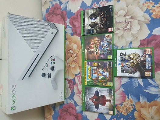 Console Xbox One + 5 CD