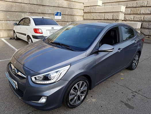 Hyundai accent 2012