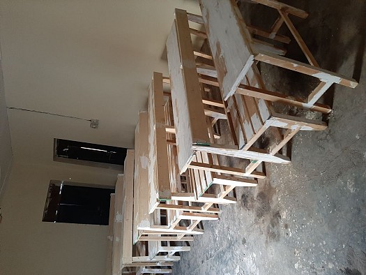 Tables et Chaises d\'ecole en bois