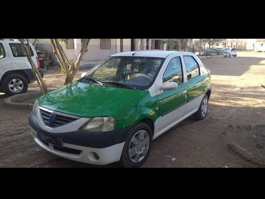 Taxi vert tout neuf bien entretenu model 2015