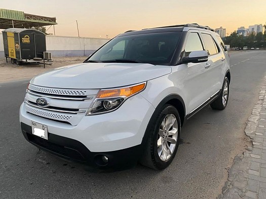 Voiture FORD EXPLORER avec 1 an d'assurance