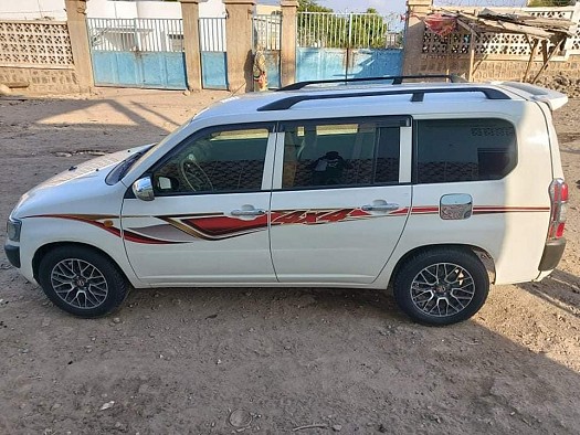 Voiture probox très bon état