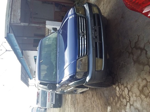 vends vehicule toyota land cuiser