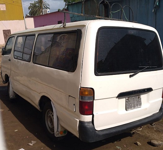 Minibus propre à vendre photos sur whatsApp