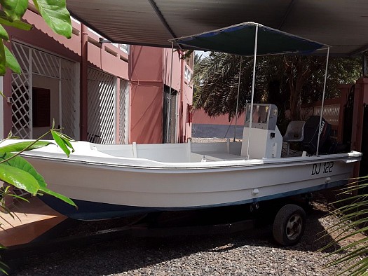 Bateau yéménite 8 places avec moteur Yamaha 85CV