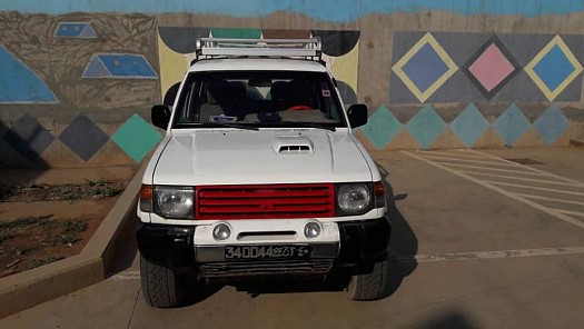 Voiture Mitsubishi Pajero