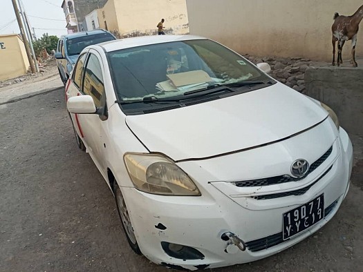 Vend vehicule toyota yaris chassis long