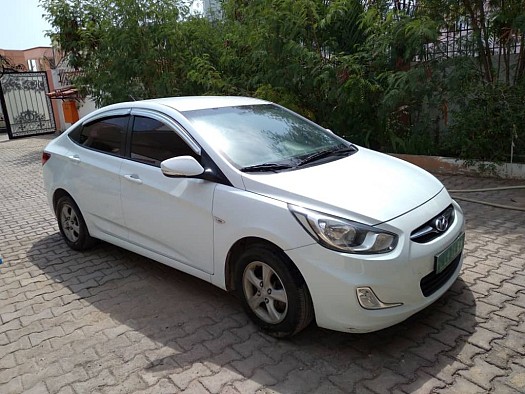 Hyundai accent 2012