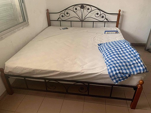 Complete Bed set King Size only used for 2 months