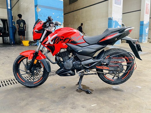 Je vend ma moto hero xtreme 200cc bon état couleur rouge kilométrage 14 mile