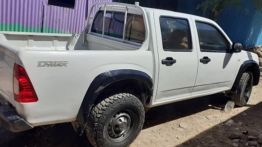 Voiture Toyota Isuzi Dmax