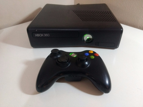 Xbox 360 avec 5 jeux et 2 manettes
