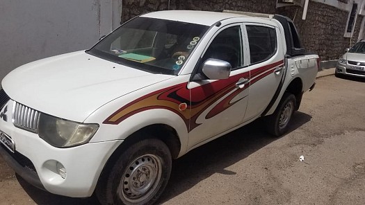 Location d'une Voiture pick-up Mitsubishi