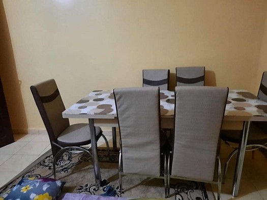 Table à manger avec 6 chaises