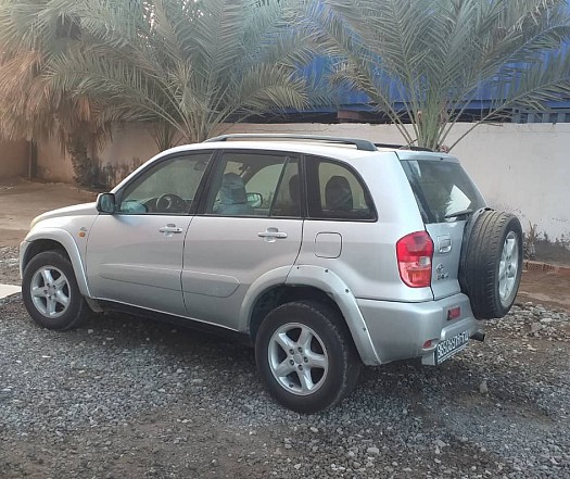 Véhicule RAV 4 : utilisé par expatrié