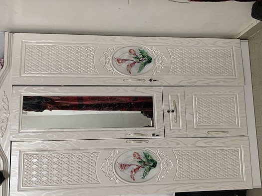 A vendre un armoire toute neuve