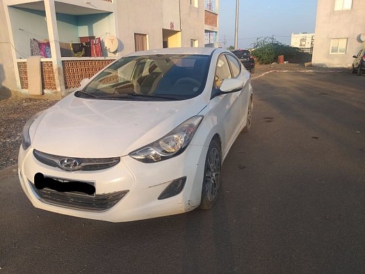 Hyundai Avante white