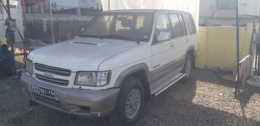 Isuzu trooper