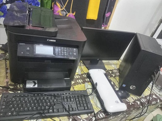 Imprimante laser monochrome réseau + PC de bureau et Plastifieuse LAMINATOR A4