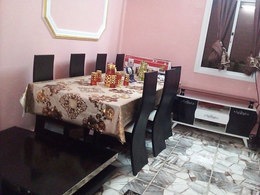 Table a manger avec 8 chaises