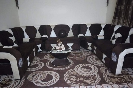 Salon avec Tapis, Rideau et table base