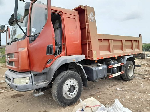 Camion a benne chenglong 8 mètre cube