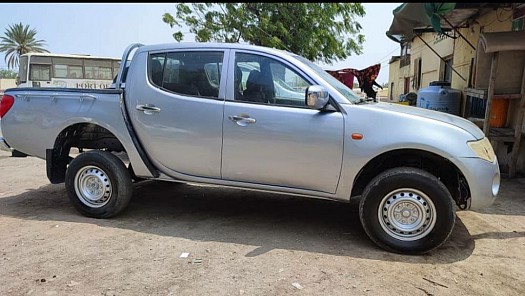 Voiture Mitsubishi L200